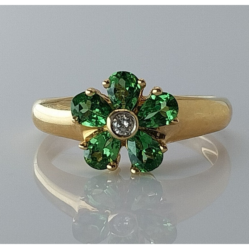 Clover Ring Set in 14k Gold, with diamond in the center, 2.6g size 6.5