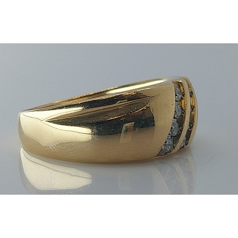 Ladies Gold Ring, 14K set in Yellow Gold, Size 8