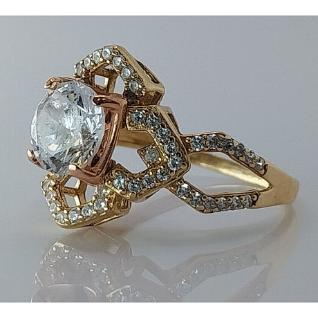 Ladies 14k Gold Estate Ring with Non Diamond Center, Size 7