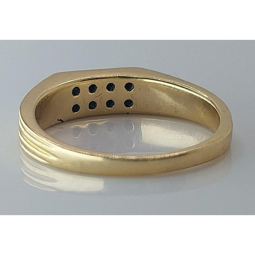 Men's 18k Gold Ring set in Yellow Gold with 8 Diamonds, Size 8