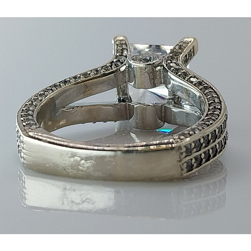 14K White Gold Custom Ring with Accent Diamonds - Size 7