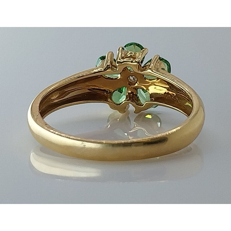 Clover Ring Set in 14k Gold, with diamond in the center, 2.6g size 6.5