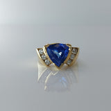 14K Yellow Gold Ring with Stunning Tanzanite and Diamonds - Size 8